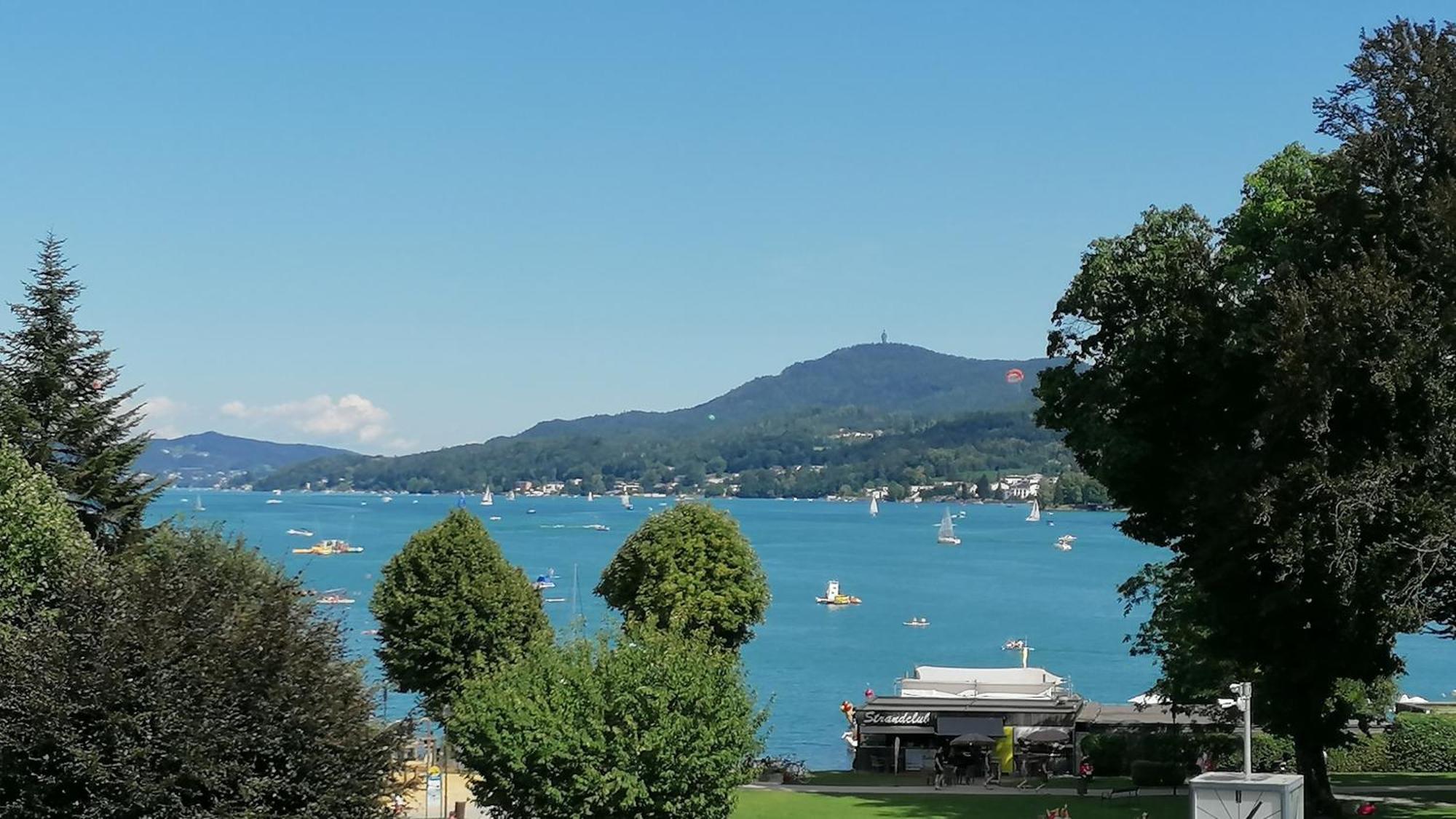 Haus Der Geschenke - Carinthia Apartment เวลเดน อัม เวิร์ทเทอร์ซี ภายนอก รูปภาพ